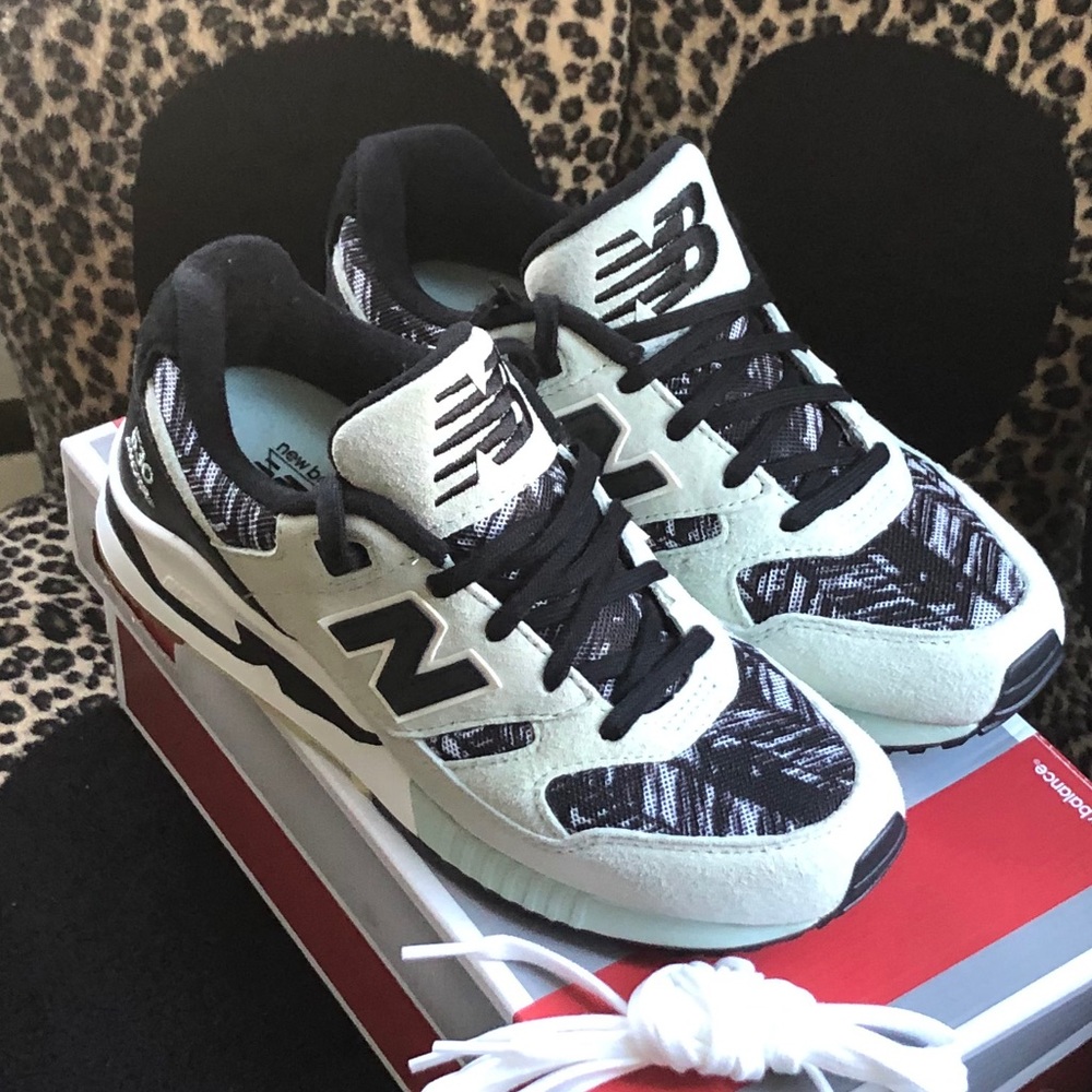 NEW BALANCE WOMENS SNEAKERS-NEW WITH BOX